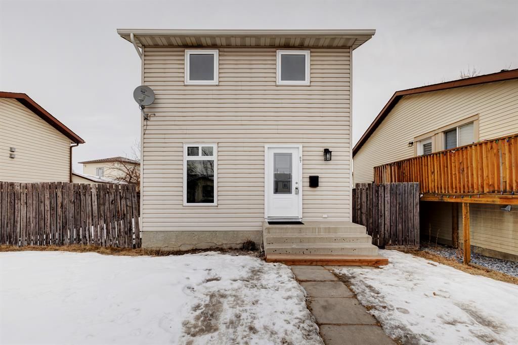 I have sold a property at 87 Castlebrook RISE NE in Calgary
